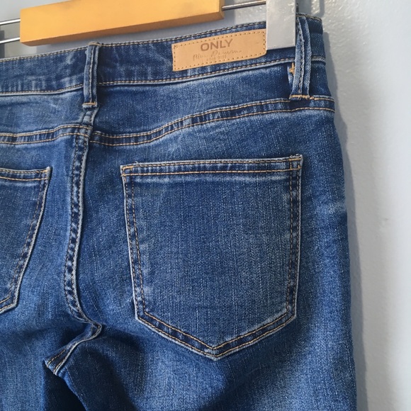 Peacock Feather Embroidered Ankle Crop Jeans Only - Picture 7 of 8